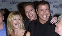 Jeff Conaway junto a Olivia Newton-John y John Travolta durante el relanzamiento de "Grease"